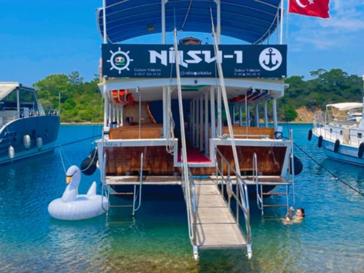 Göcek Tekne Kiralama mı, Tur mu? Hangisi Daha Mantıklı?